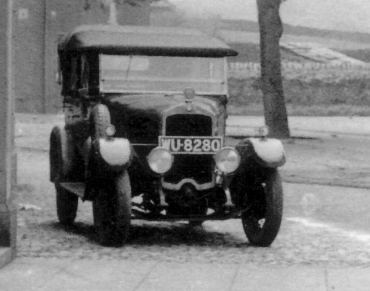 Car outside Maypole Hotel c 1930.JPG - Car outside The Maypole Hotel c 1930. Registration number WU-8280  ( Does anyone know the make and model ? )  